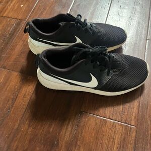 Nike Women’s golf shoes size 8